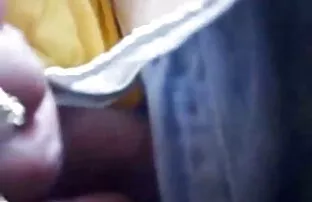 XXX Sul sedile posteriore porno di mamme porche di un amato bambino fritto con grandi seni