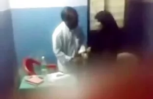 XXX Koty, mamme porche scopano figli giocando ai suoi piedi