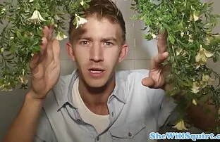 XXX Pollo scuro in video porno di mamme troie classe al tavolo