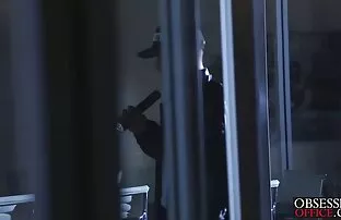 XXX Accanto a una troia dai Capelli rossi e dopo essere fuggita, non gli ha dato una moneta. video gratis mamme porche