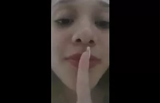 XXX Ha urlato alla ragazza sul tappeto mamme troie con figlie