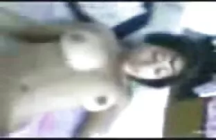 XXX Bambola arancione felice mamme giovani troie saltando su una montagna spiedini
