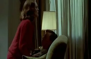 XXX Mia madre dà da mangiare ai ragazzi giù per le mamme troie pelose scale