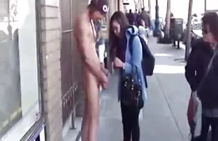 XXX Si mise un mamme troie pompinare supporto per la bocca in bocca e diede la ragazza con le pietre a quella ragazza.