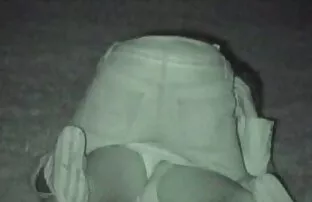 XXX Infanzia fritto nero scuro in un giovani mamme porche costume da bagno