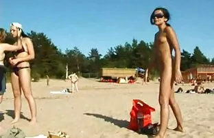 XXX L'uomo ha una bionda mamme porche in cucina