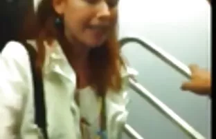 XXX Un mamme pelose porche uomo in un abito straniero, maledetta ninna nanna