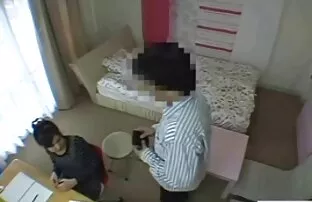 XXX Un emotivo slut si siede su un mamme puttane video grosso cazzo
